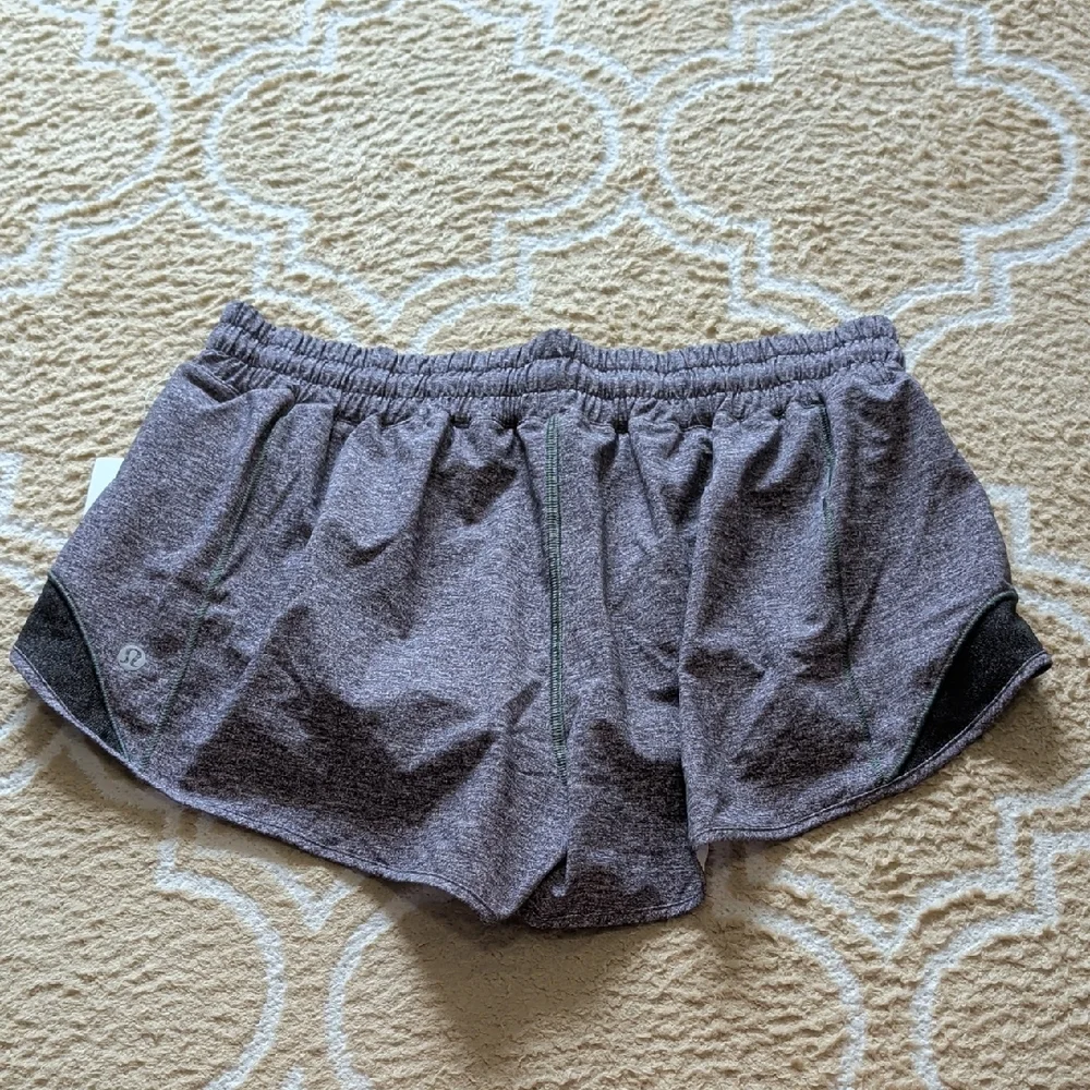 Lululemon Hotty Hot LR Short 2.5